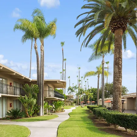 Ramada By Wyndham San Diego North Hotel & Conference Center